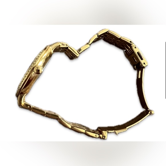 Women’s gold fossil watch - small to medium wrist - Picture 3 of 3